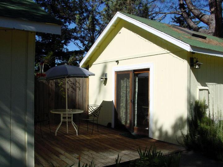 ミドルタウン Backyard Garden Oasis Bed & Breakfast エクステリア 写真