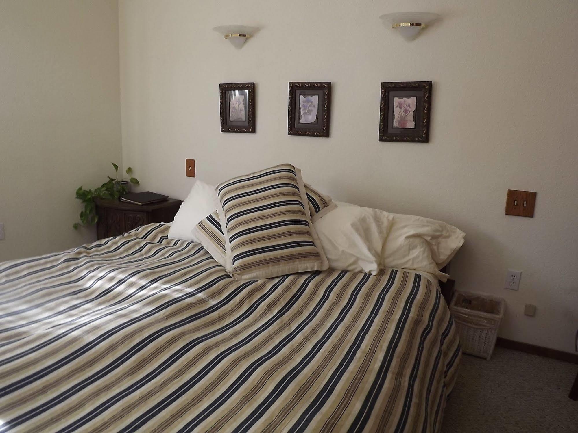 ミドルタウン Backyard Garden Oasis Bed & Breakfast エクステリア 写真