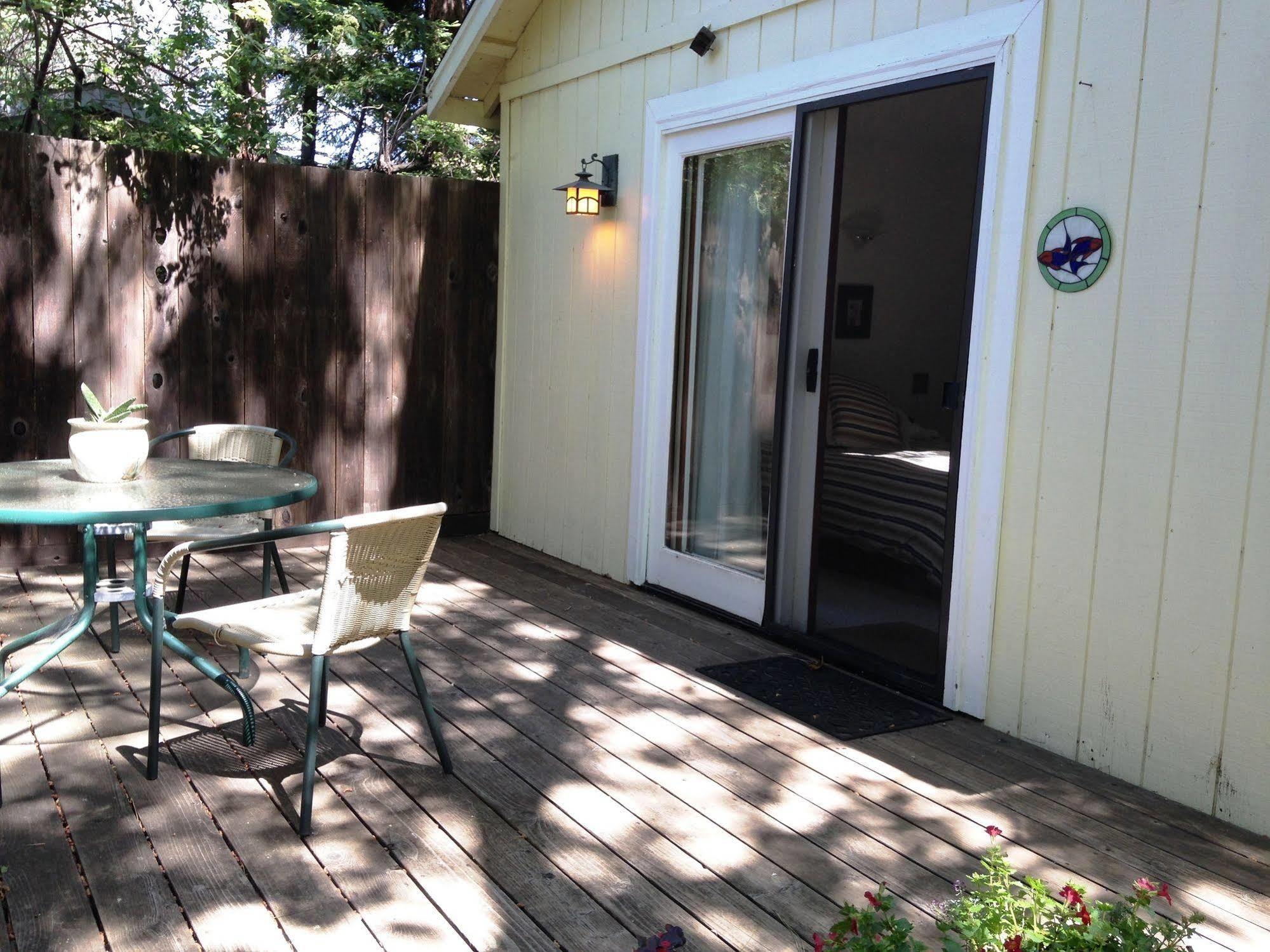ミドルタウン Backyard Garden Oasis Bed & Breakfast エクステリア 写真